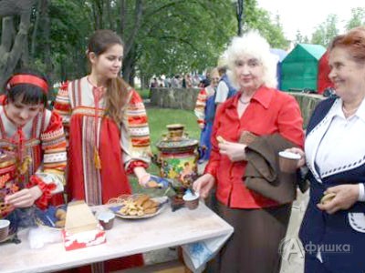 Работники ГЦНТ «Сокол» бесплатно угощали сладостями и травяными чаями