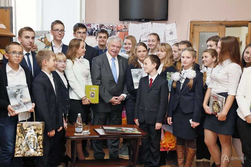 Презентация книги Лиханова «Мой Гранин»: Детская афиша Белгорода