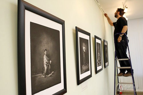 22 мая в Белгородской галерее фотоискусства откроется выставка «ИзМИРения». Идёт монтаж экспозиции