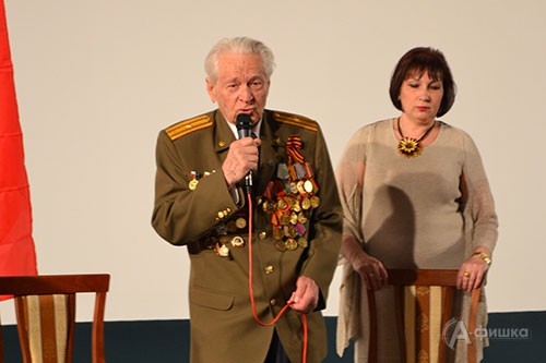 Писатель В. М. Шаповалов и директор кинотеатра «Радуга» Ольга Лобач