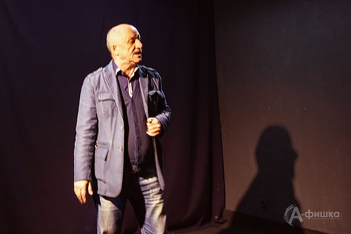 Владимир Бабин читает басни на встрече «Три поколения белгородских поэтов» в театре «Спичка» 