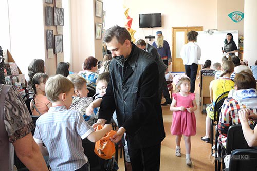 Празник в честь Общероссийского дня библиотек в Белгородской государственной детской библиотеке А. А. Лиханова (27 мая 2015 года)