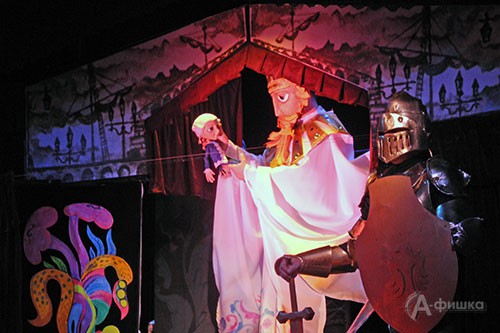 Сцена из спектакля «Чёрная курица, или Подземные жители» в Белгородском театре кукол