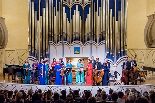 10 ноября 2016 г. в Органном зале Белгородской филармонии Камерный оркестр Mezzo music под управлением Натальи Боровик исполнил музыку 