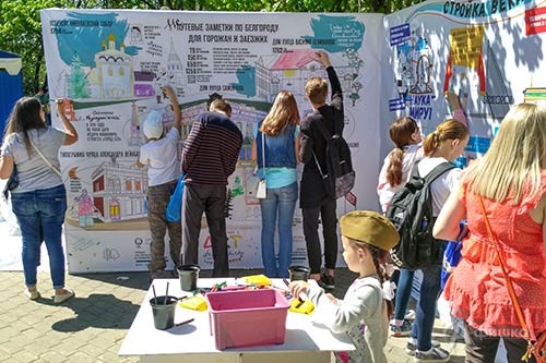 Для взрослых и детей Школа искусств «Кислород» подготовила большие, 2х3 метра, раскраски с видами Белгорода