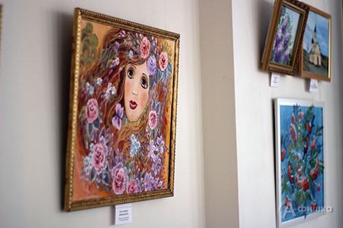 В выставочном зале «Родина» открылась выставка «Вдохновение красотой» Елены Новиковой