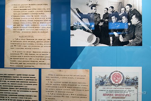 Фрагмент экспозиции выставки «Легендарный Калашников» в белгородском музее-диораме