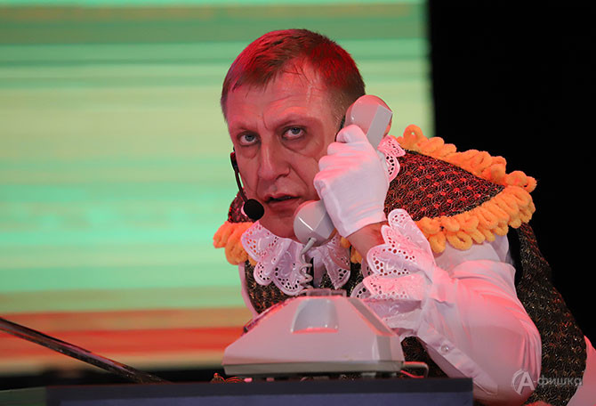 Клоунский спектакль «Дин-Дон Кихот» показал белгородский театр «Две обезьяны»
