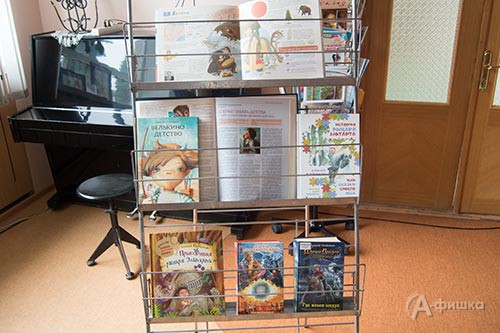 Мини-выставка книг Алексея Олейникова в Белгородской государственной детской библиотеке А. А. Лиханова