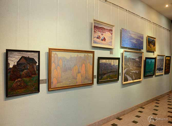 Фрагмент экспозиции выставки &laquo;Я весь в своих картинах&raquo; в Белгородском художественном музее
