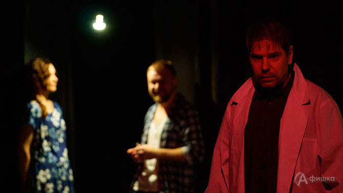Сцена из премьерного показа спектакля &laquo;Записки нетрезвого человека&raquo; в авторском театре &laquo;Спичка&raquo;