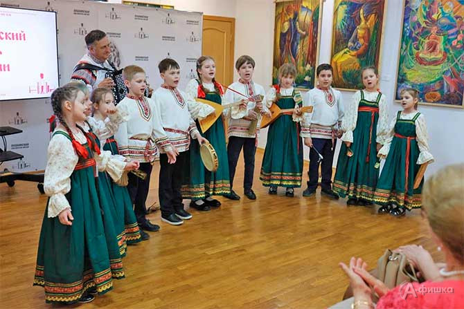 Ансамбль «Акулинка»: задорное исполнение народных мелодий и песен Ансамбль «Акулинка»: задорное исполнение народных мелодий и песен