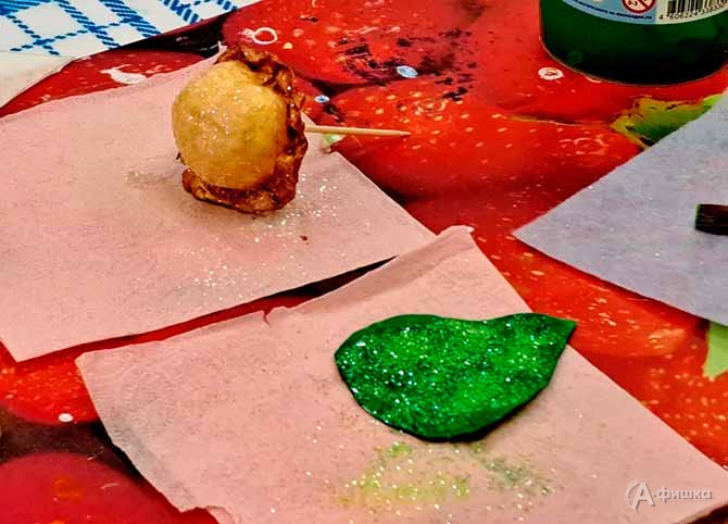 Один из этапов рождения чудесной игрушки из ваты