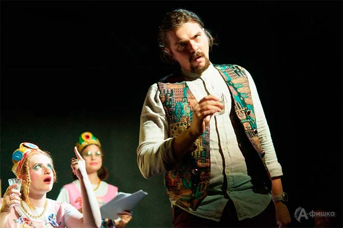 В роли Семёна Семёновича (Сергея), худрука хора, выступил Давид Оплетин