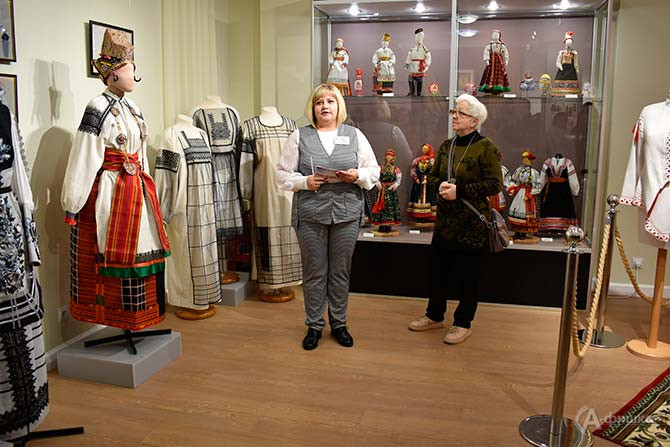 Первая экскурсия по выставке &laquo;Эпоха, традиции и современность&raquo;