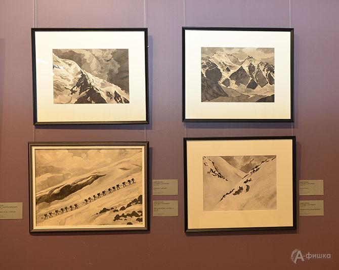 Фрагмент экспозиции выставки &laquo;Восхождение&raquo; Татьяны Анисимовой в Белгороде