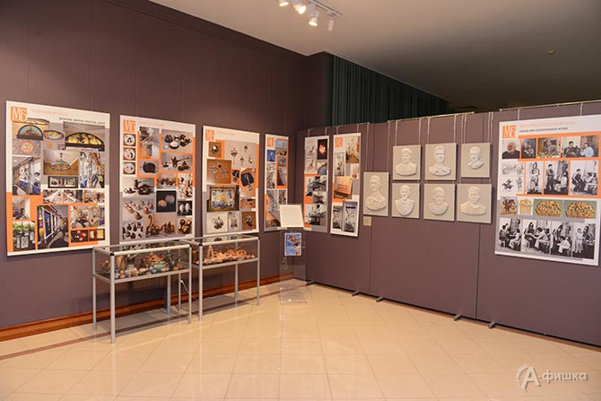 Фрагмент экспозиции выставки &laquo;Максим Баранов. Мастер и город&raquo; в Белгородском художественном музее