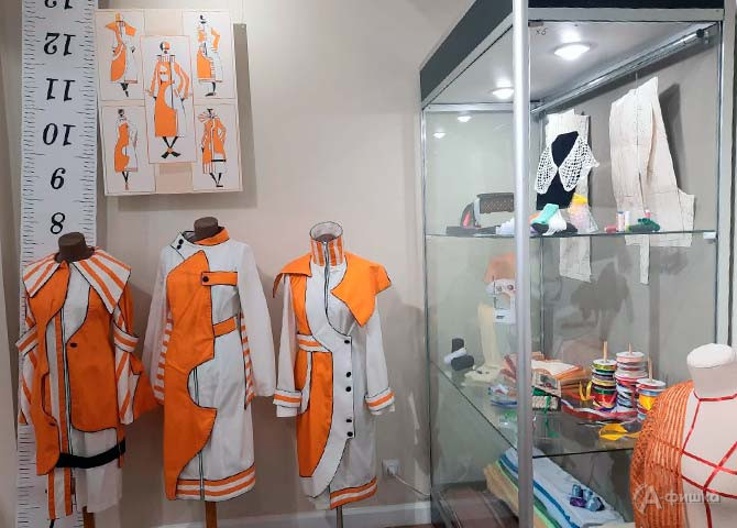 Фрагмент экспозиции выставки &laquo;Эпоха, традиции и современность&raquo; в Белгородском музее народной культуры