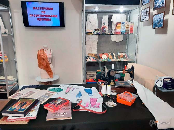Каждый посетитель может попасть в&nbsp;самое сердце выставки&nbsp;&mdash; импровизированную мастерскую по&nbsp;проектированию одежды