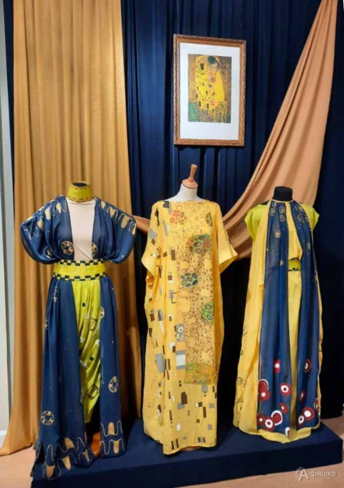 Фрагмент экспозиции выставки &laquo;Эпоха, традиции и современность&raquo; в Белгородском музее народной культуры