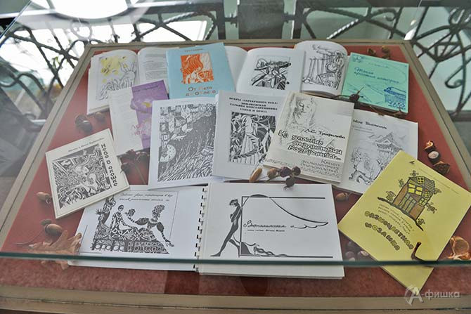 Литературное наследие Марины Юрьевны впечатляет: с 1999 по 2025 год издано 8 книг и два альбома графики с иллюстрациями автора.