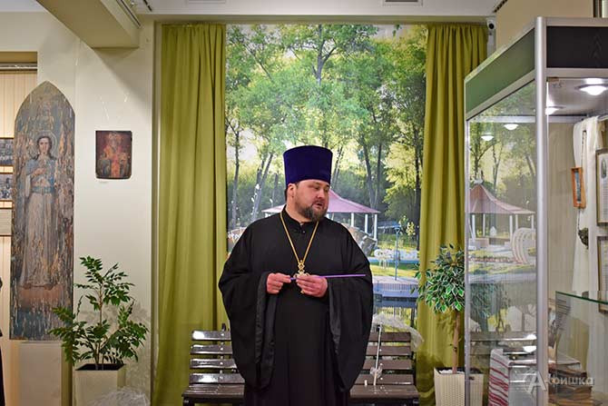 Благочинный Грайворонского округа церквей, протоиерей Андрей Колесников на открытии выставки &laquo;Духовная сила земли Грайворонской: краеведение и православная культура&raquo;.