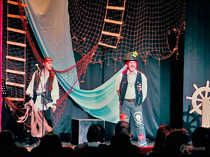 Сцена из пиратского мюзикла &laquo;Свистать всех наверх!&raquo;