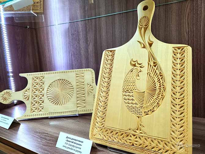 Доска декоративная &laquo;Золотой петушок&raquo; Р. Я. Шарафутдинов (липа, резьба по дереву)