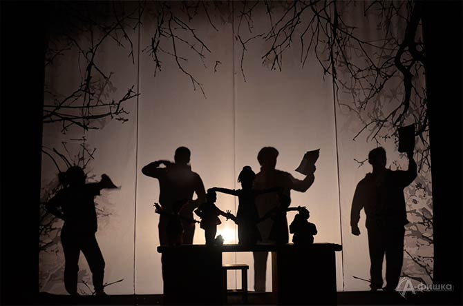 Сцена из читакля &laquo;Кукольных дел мастер&raquo; в Белгородском театре кукол