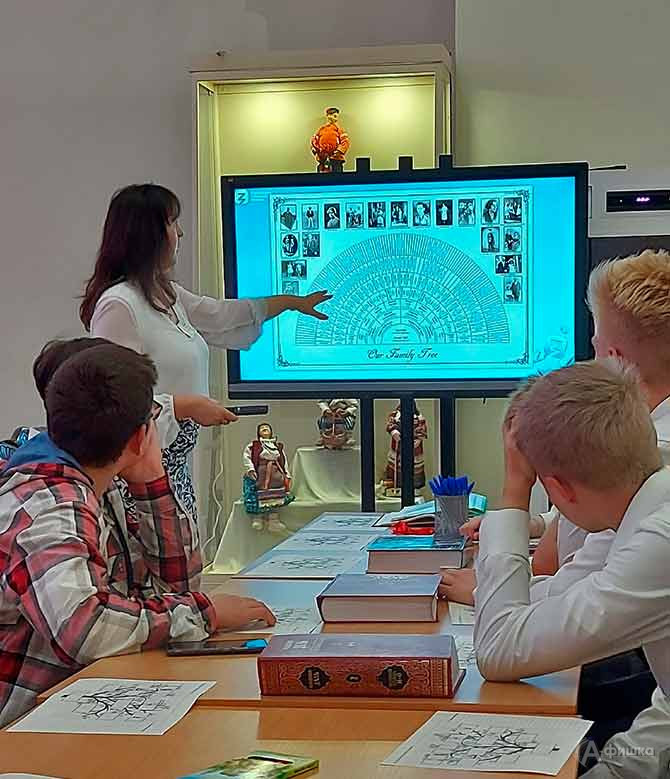 Евгения Владыкова ведёт семинар «Мой род. Где искать предков?» 
