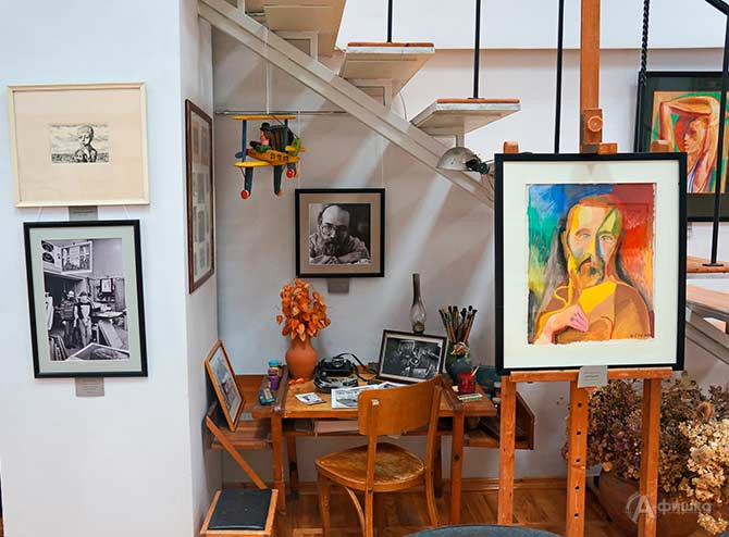 Фрагмент экспозиции выставки &laquo;Свет &mdash; и ничего другого&hellip;&raquo; в музее-мастерской заслуженного художника РСФСР Станислава Косенкова