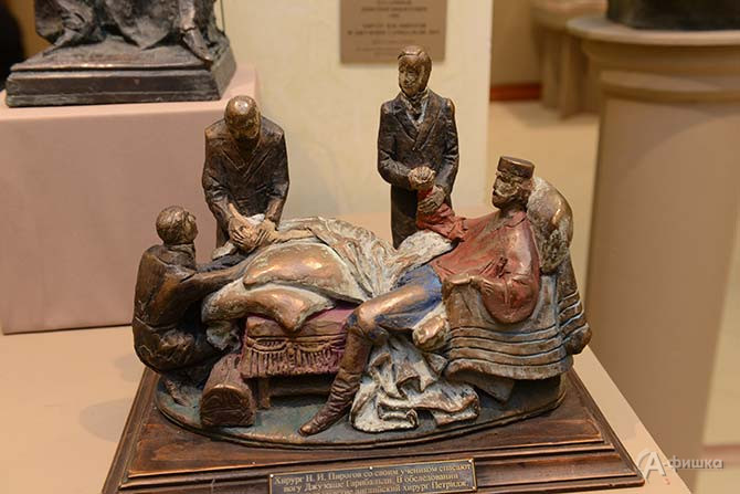 Тугаринов&nbsp;Д.&nbsp;Н.&nbsp;Хирург&nbsp;Н.&nbsp;И.&nbsp;Пирогов и&nbsp;Джузеппе Гарибальди. 2019&nbsp;Бронза, литье, роспись (Из&nbsp;собрания Белгородского государственного художественного музея)