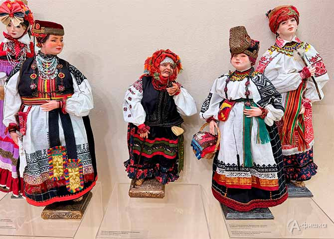Фрагмент экспозиции выставки &laquo;Вдохновение и талант&raquo; Натальи Никишиной