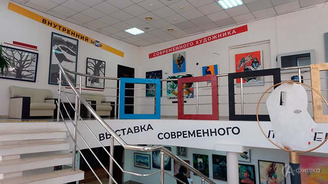 Фрагмент экспозиции выставки &laquo;Параллели 2025&raquo; в ВЗ &laquo;Родина&raquo;