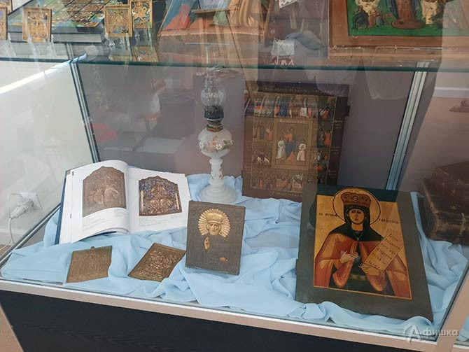 Фрагмент экспозиции выставки &laquo;Южнорусская икона XIX века&raquo; в Музее народной культуры