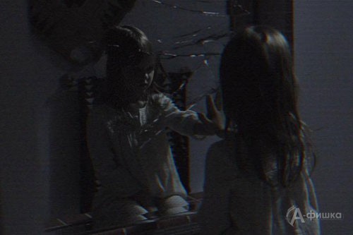 Кадр из фильма «Паранормальное явление 5: Призраки»
