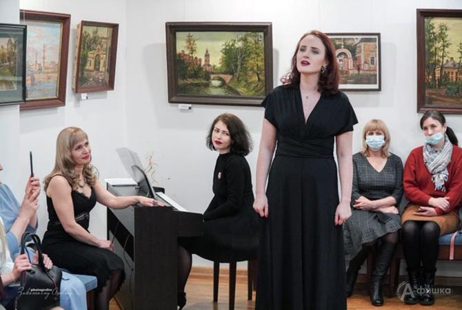 Оксана Катанская читает поэтические строки Марины Цветаевой на «Пушкин Party»