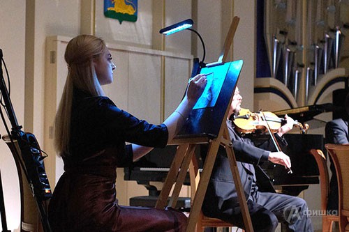 Картины молодого талантливого художника Елизаветы Чесноковой рождаются под музыку в исполнении Квартета им. Глинки