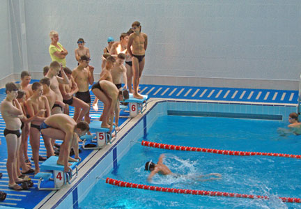 Белгородский ДС «Спартак»: в плавательном бассейне идут тренировки