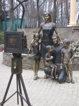 Скульптура «Материнство и детство» в Белгороде