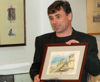 Белгородский краевед Александр Лимаров преподнес в дар библиотеке картину с видом Белгородского кремля