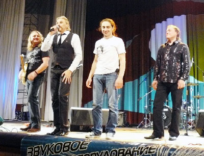 В Белгород Анатолий Алешин приехал в сопровождении московской рок-группы GREENTOWN и выступил в Молодёжном культурном центре БелГУ