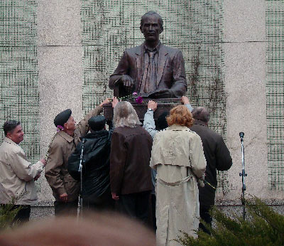 Возложение цветов к памятнику «Белгородскому литератору»