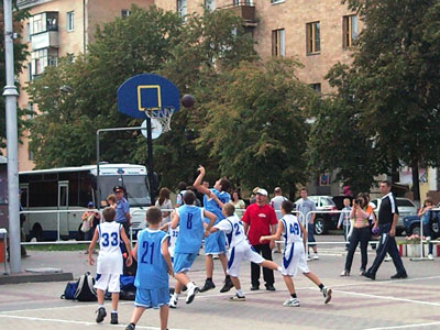 Уличный баскетбол на Соборной площади Белгорода