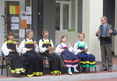 Ансамбль ложкарей открыл праздник урожая в Белгороде