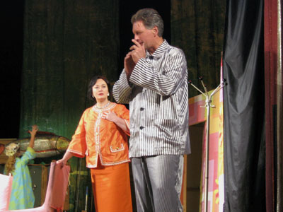 Лариса Гузеева и Сергей Колесников в спектакле «Большая зебра»