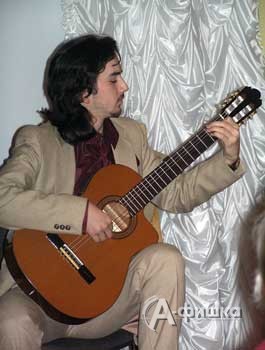 Эмиль Кадыров исполнил на гитаре «Прелюдию» Вила-Лобоса
