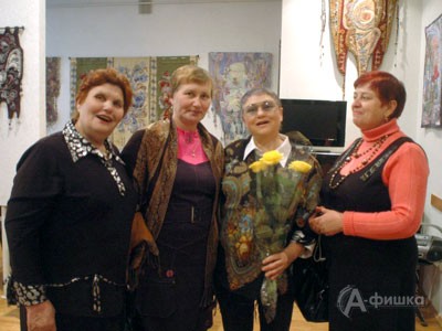На открытие выставки пришли коллеги и друзья М. Кудрявцевой