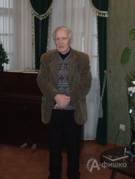 Поэт Игорь Чернухин на юбилейном вечере в честь 60-летия Н. Грищенко