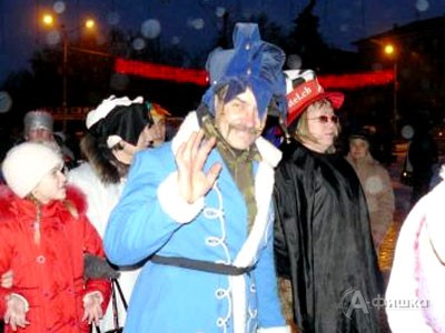 Герои русских народных сказок – участники парада Дедов Морозов в Белгороде 